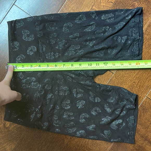 Black Glittery Cheetah Print Mid Length Stretchy Shorts Women’s Medium - Picture 4 of 11